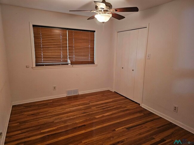 Building Photo - 521 John Doe St