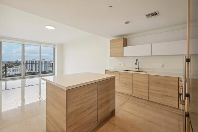 Building Photo - 16385 Biscayne Blvd