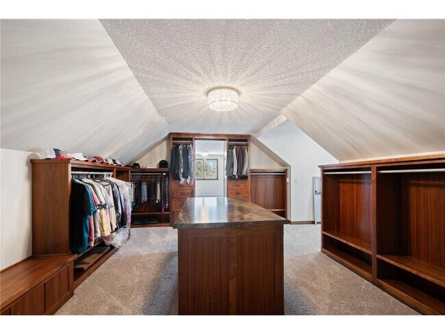 Building Photo - 6111 Kalen Dr