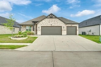 Building Photo - 117 Community Dr