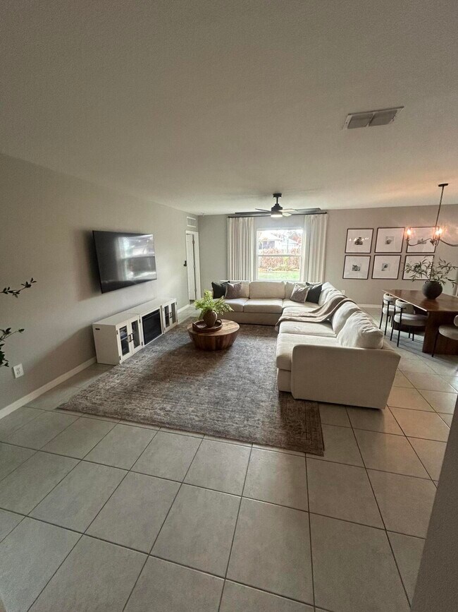 Building Photo - 5840 NW Bates Ave