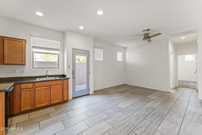 Building Photo - 3881 E Narrowleaf Dr
