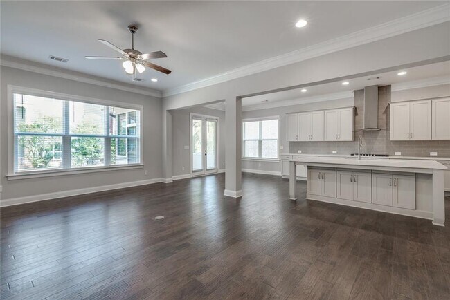 Building Photo - 440 Baroque Dr