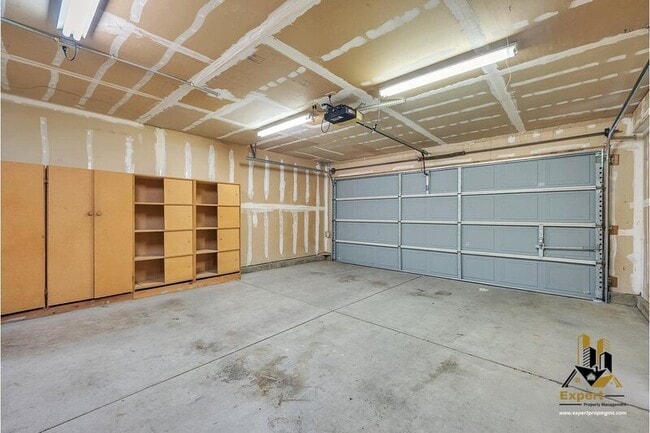 Building Photo - 8449 Bramble Bush Cir