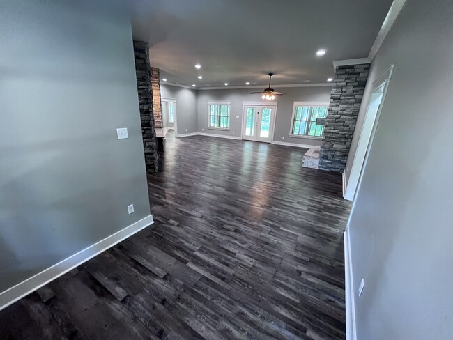 Building Photo - 206 Bridgewood Dr