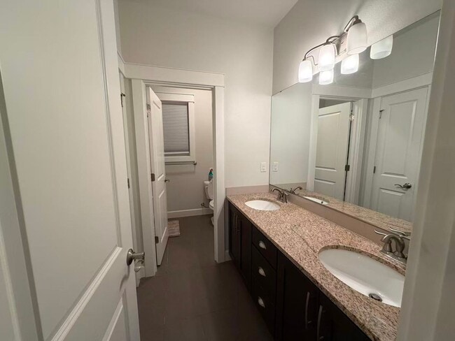 Building Photo - Spacious 5B Home in Desirable Sammamish neighborhood