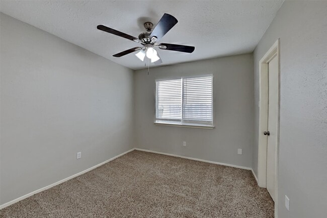 Building Photo - 6823 Harpers Dr