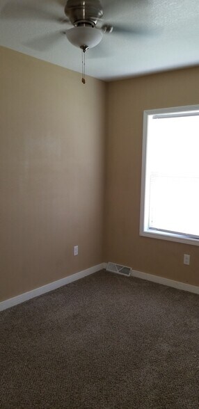 Building Photo - 904 Luster Ln