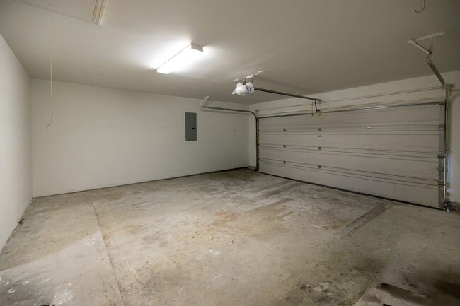 Building Photo - 1822 Olive Pine Dr