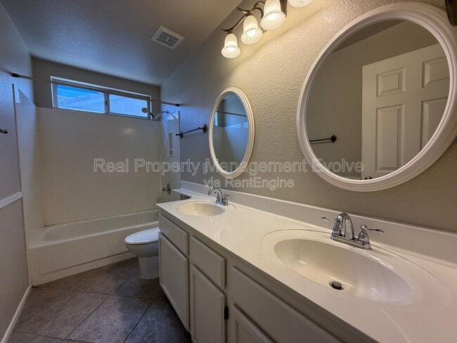 Building Photo - 1007 W Cooley Dr