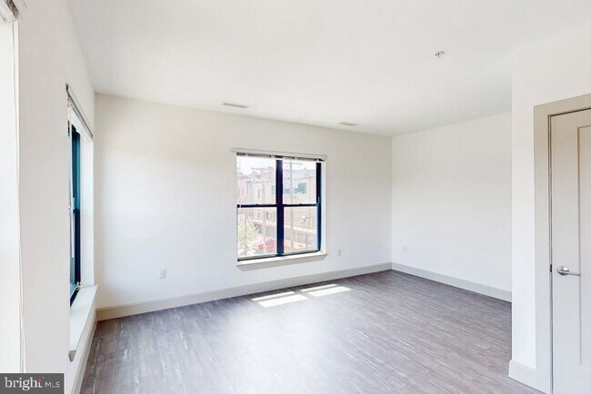Building Photo - 303 McMechen St