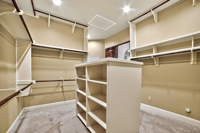 Building Photo - 114 Kollmeyer Cir