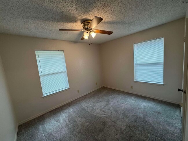 Building Photo - 4830 Lovers Ln