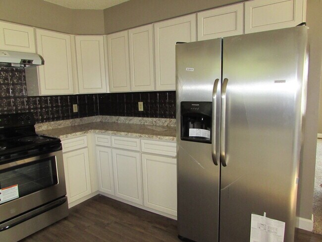 Building Photo - 3 Bedroom House Close to FLW -  New LVP Fl...
