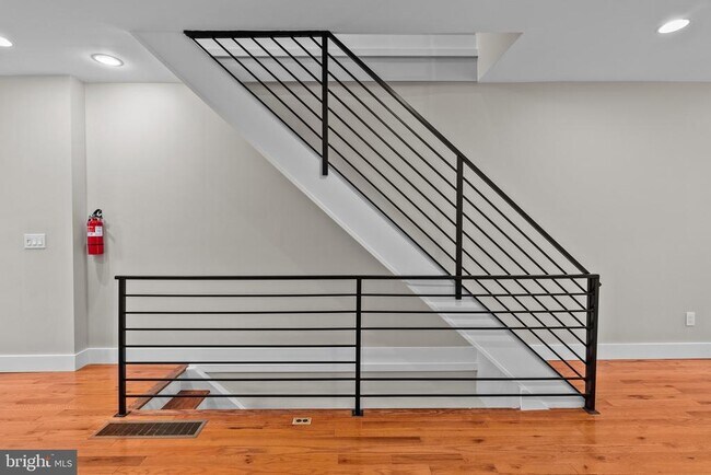 Building Photo - 2142 N Percy St