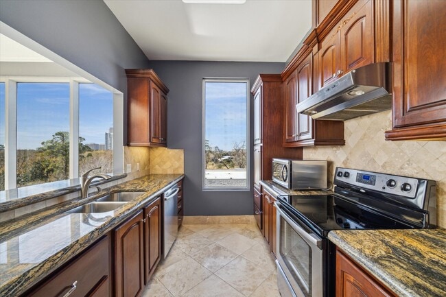 Building Photo - 2515 Washington Ave