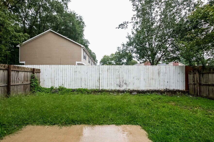 Building Photo - 52 Middleton Ct