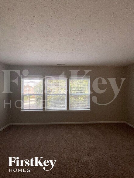 Building Photo - 2377 Willowview Dr