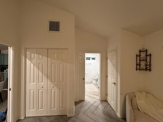 Building Photo - 732 Gold Beach Dr