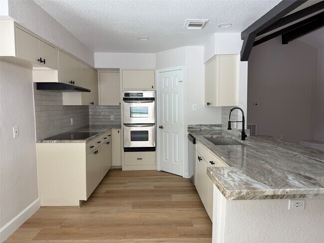 Building Photo - 7026 Hidden Arbor Ln