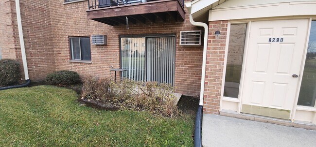 Building Photo - 9290 Hamilton Ct