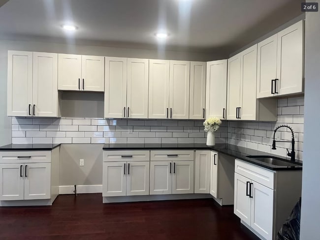 Building Photo - 110 Hemlock St