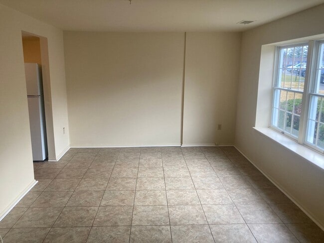 Building Photo - 9640 Greenmeadow Cir