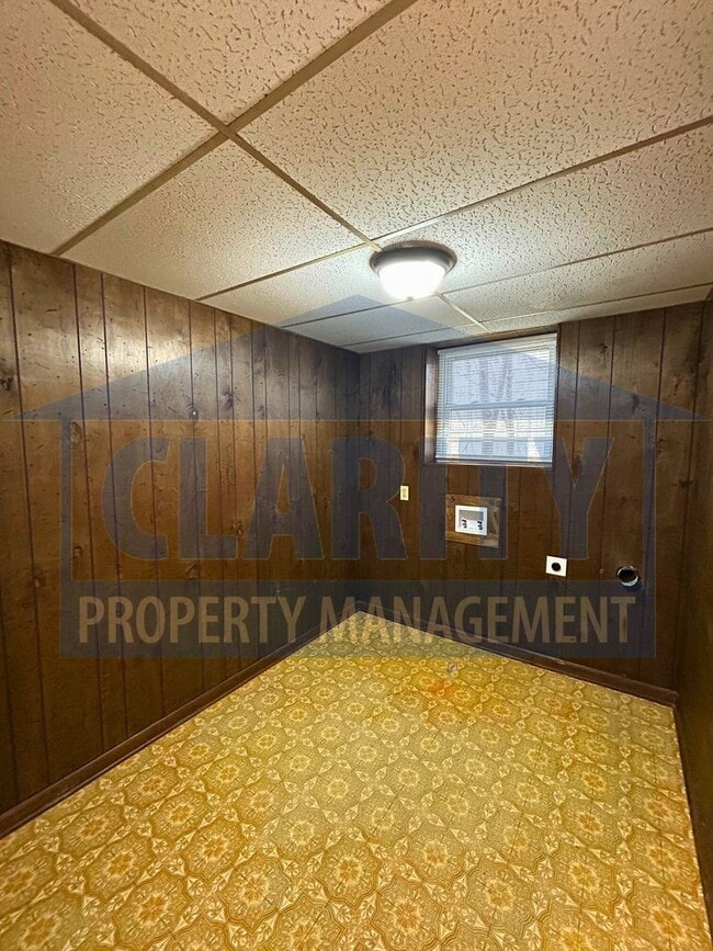 Building Photo - Three bedroom home w/ two bonus rooms!