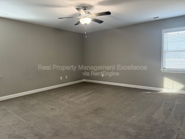 Building Photo - 432 Fallingbrook Dr