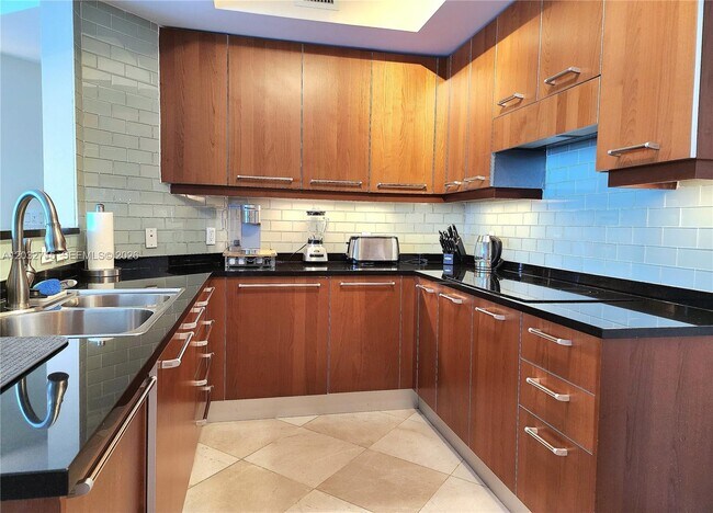 Building Photo - 3101 S Ocean Dr