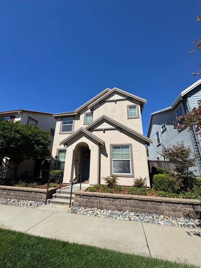 Building Photo - 3209 Monument Dr