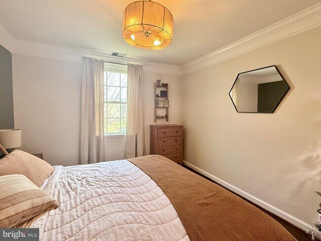 Building Photo - 4628 36th St S