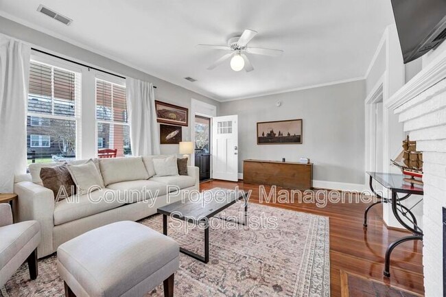 Building Photo - 1037 Kinard Ct