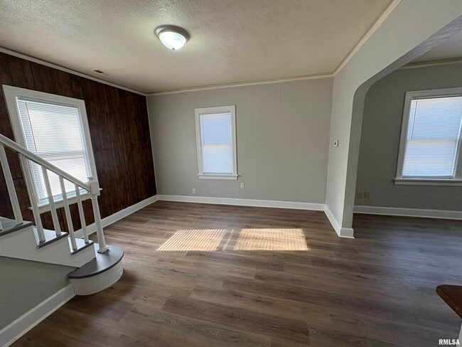 Building Photo - 2214 W Tripp Ave