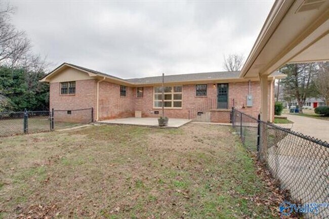 Building Photo - 814 Cleermont Dr SE