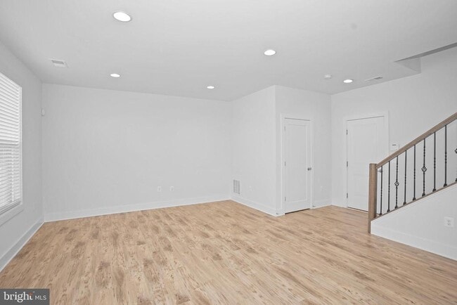 Building Photo - 44734 Roosevelt Sq