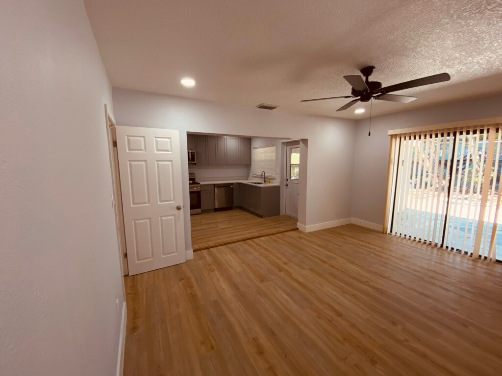 Dining Room 1-5 - 131 W Atwater Ave