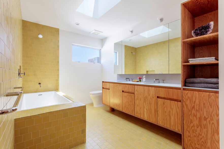 primary bath - 12120 1/2 W Washington Blvd