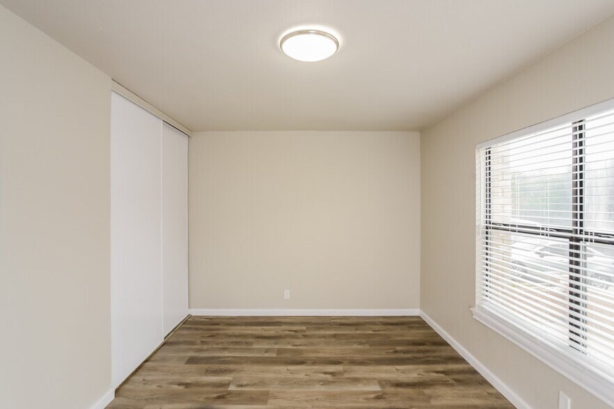 Building Photo - 9124 Gambier Dr