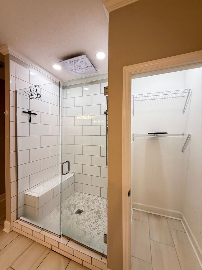 Building Photo - Beautifully Designed Home with Luxury Features – $2,400/Month