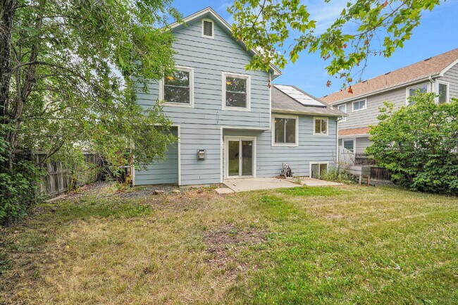 Building Photo - $2,895, 4 bed, 3 bath, located in Westmins...