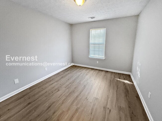 Building Photo - 218 Dove Pl