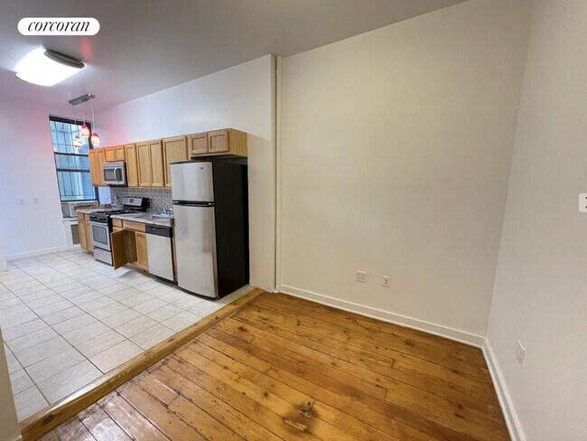 Building Photo - 320 W 47th St