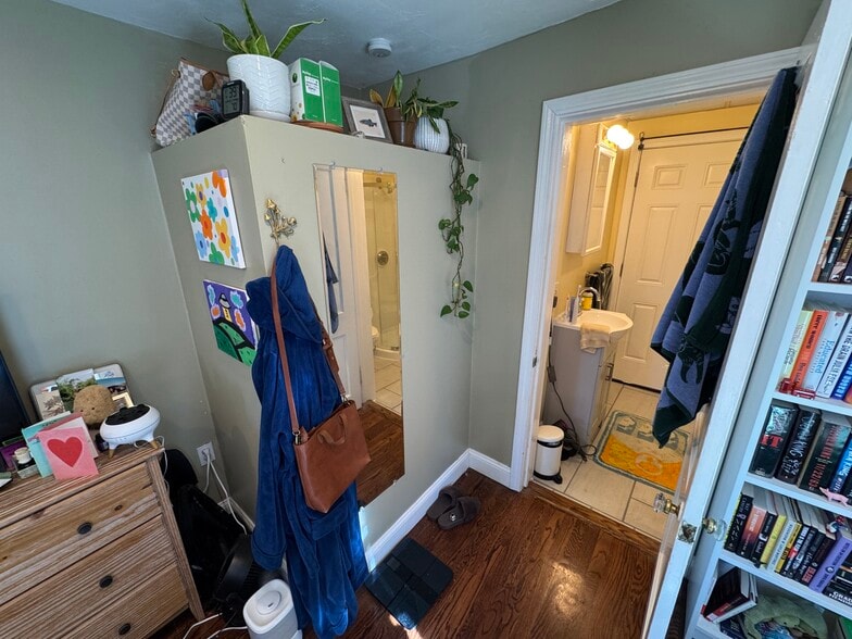 Building Photo - 735 Somerville Ave