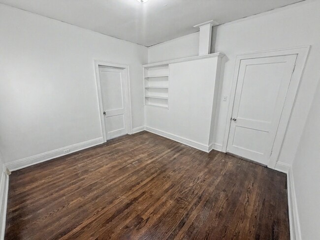 Building Photo - 340 N McLean Blvd