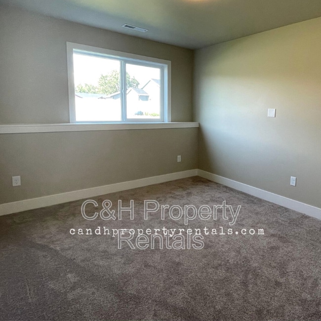 Building Photo - 1417 Columbine Dr