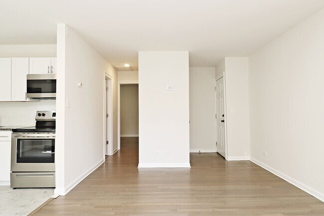 Building Photo - Student + Pet-Friendly Apartment With Ting Fiber Internet