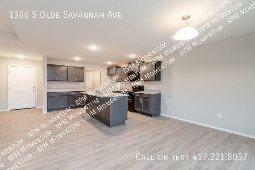 Building Photo - 1366 S Olde Savannah Ave