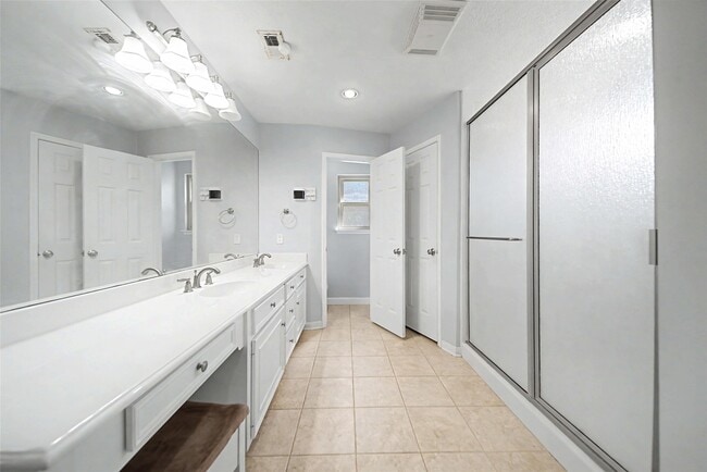 Building Photo - 11703 Parkriver Dr