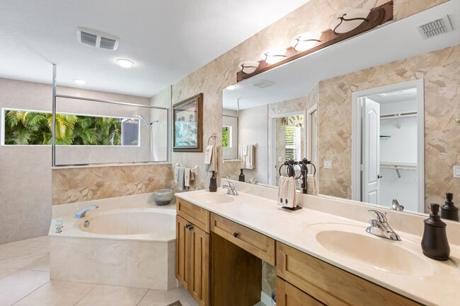 Building Photo - ** BRIARWOOD ** 3 BED / 2 BATH - POOL HOME - TURNKEY FURNISHED - SEASONAL OR SHORT TERM